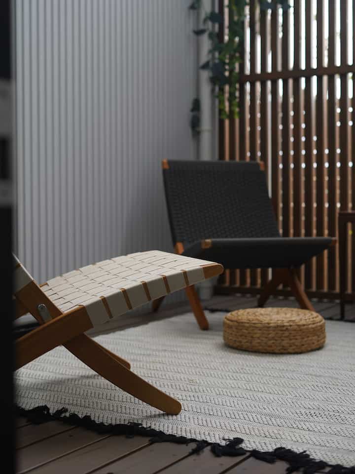 #中庭 #ウッドデッキ #MG501 #フォールディングチェア #カールハンセン #モーテングッドラー #北欧家具