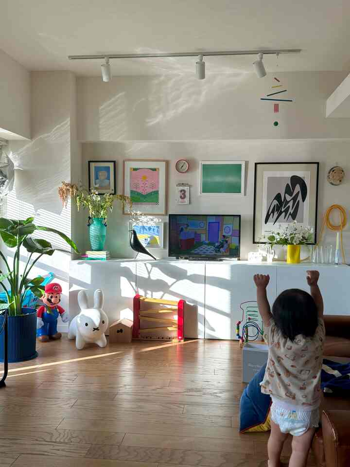 子供と一緒の朝時間🌞
#朝時間 #カラフルインテリア