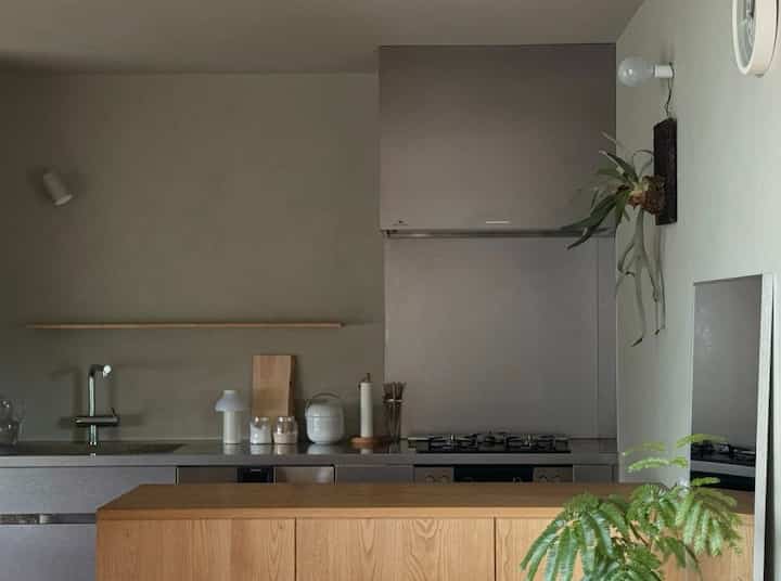 ステンレスキッチン×栗の作業台の組み合わせがお気に入り

#キッチン #ステンレスキッチン #キッチン作業台 #ポータブルライト 