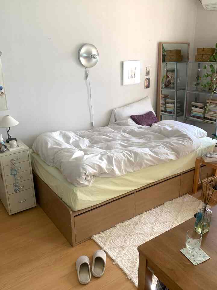 今日の家にも一時保存機能があってほしい..🤧

#ワンルームインテリア #원룸꾸미기 #원룸가구배치 #8평원룸 #집꾸미기 #자취방인테리어 #화이트침구 #아늑한침실 #식물인테리어 #플랜테리어 #무인양품침구 #이케아선반 