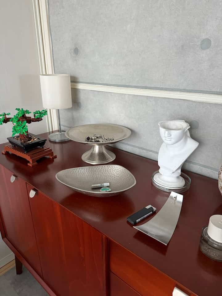 この棚を使われている方多いですが置くものによって皆さんそれぞれの見え方になるのが素敵ですよね。
#ヴィンテージ #サイドボード #リビングボード #チェスト