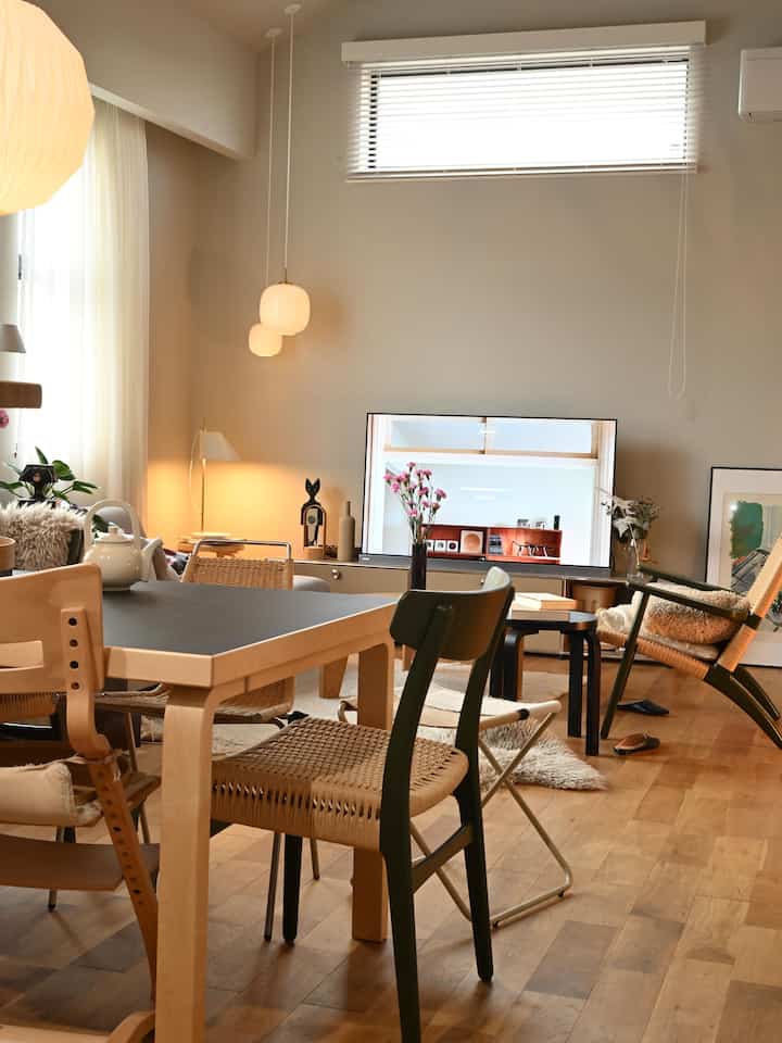 曇りの日は照明をつけてヒュッゲな雰囲気に。
#北欧名作照明 #北欧インテリア