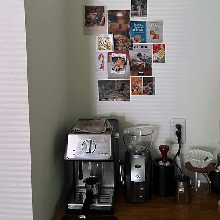 Our coffee counter ☕️

#interior #interiordesign #livingroomdecor #greeninterior #cozyhome #cozyliving #ikea 
#rentalinterior #賃貸暮らし #観葉植物 #인테리어　#홈인테리어
#coffeelovers #コーヒー好き　#coffeelover