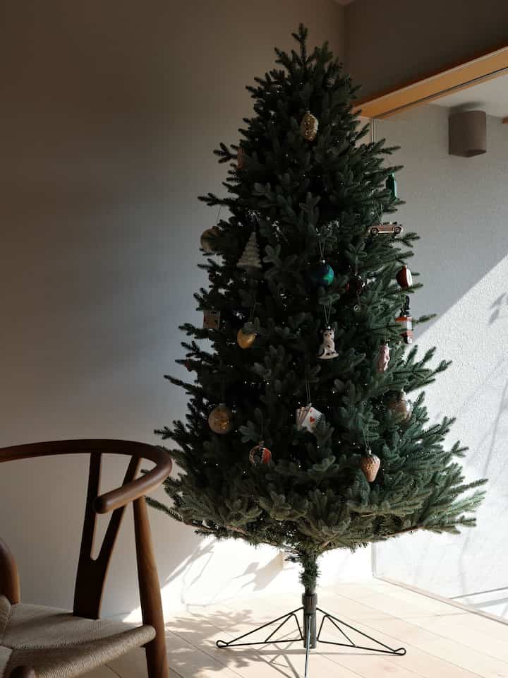 クリスマスツリー🌲

コストコの198cm,ライトなし💡
に、IKEAの200球ライト×2付けてます🫶🏻

#クリスマスツリー #クリスマス飾り 