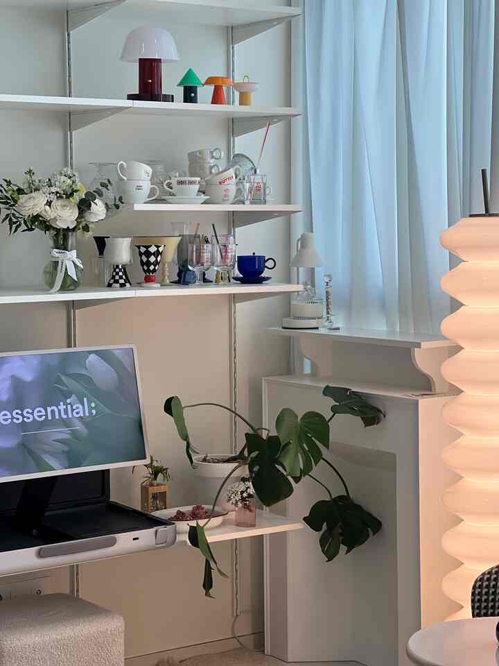 IKEA modular shelf

Frequently changing living room
Putting pretty things on the modular shelf

#Today's record
#Today's house #오늘장면한컷 #거실인테리어 #거실 #선반 #선반장 #선반인테리어 #이케아 #이케아추천템 #이케아선반 #lg #lg스탠바이미