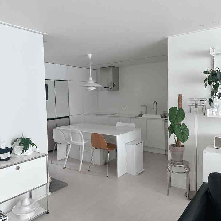 #구축극복기
A stuffy and strangely structured kitchen
It's been transformed neatly

No words are needed, right? 🤩🤩🤩

#Construction #구축아파트 #구축인테리어 
#ApartmentInterior #30평대인테리어 
#MutualFollow #집스타그램 #리빙인테리어