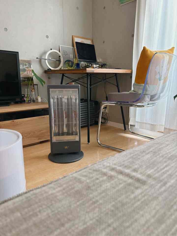 2秒であったかくなる、アラジンのグラファイトヒーター。
今年もお世話になります♨️

#ナチュラルインテリア #モダンインテリア #ヒーター #一人暮らし部屋 #モダンナチュラル #グレーインテリア 