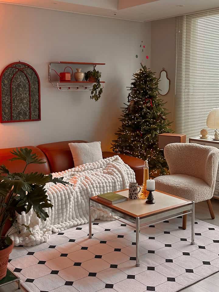 Snowy day, living room

Snow falling lightly from night till now 🌨️
It's dark inside the house, so turn on the lights ㅡ

.

.

#Vintage interior #러그
#Sogon House #조화플랜테리어 #수납장 #가구인테리어 #livingroomfurniture #거실꾸미기 
#Apartment interior #모던인테리어 #인테리어가구 
#living room furniture #수납인테리어 #쇼파테이블 
#drawer #가구배치 #가구인테리어 #조화플랜테리어 #가죽소파 #조명인테리어 
#3-seater sofa #무드등인테리어 #크리스마스데코 
#Bought at Today's House #포스터인테리어 #러그카페트 
#rug interior #담요추천 #크리스마스인테리어