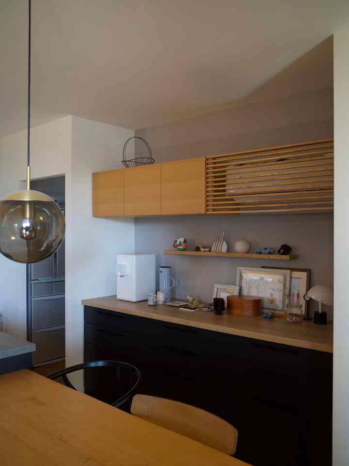 最近のカップボード
ほんとはクリスマスムード出したい…🎄
#カップボード飾り棚 #ペンダントライト 