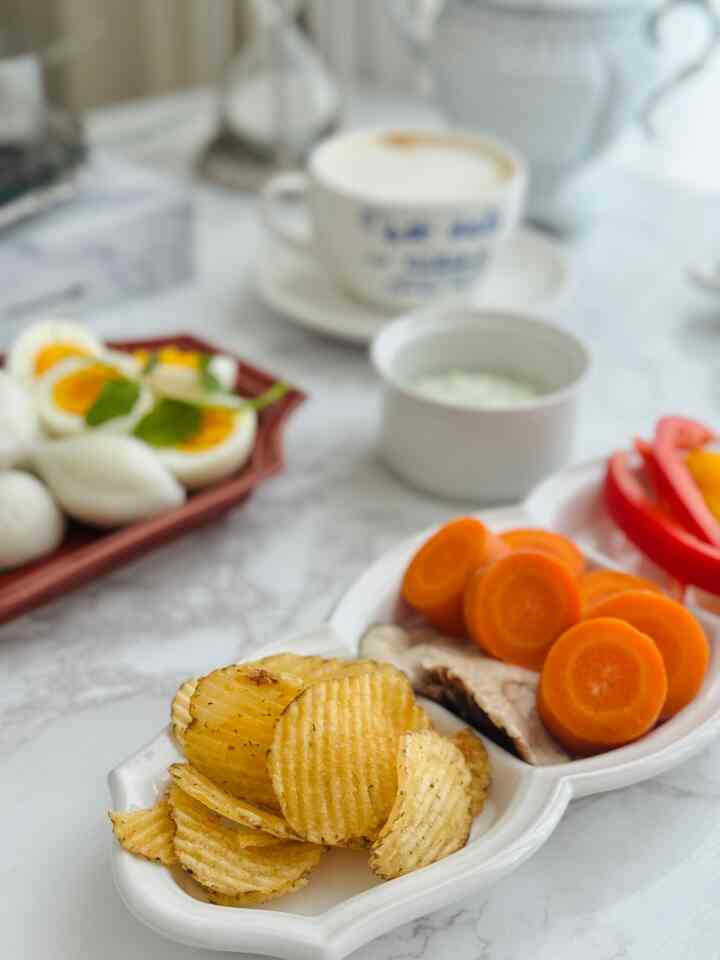 There are many times when I can't eat properly at home while raising a child. 

I just take out whatever's in the fridge and eat it. 

I steamed eggs to make a baby and lightly sprinkled Jinseoyeon's sauce on the steamed vegetables and ate them. 

(Here's the recipe for the vegetable stew that's so delicious that it's surprising. 

https://ozip.me/2EEWQVX?af) 

I also ate songpyeon that I kept in the freezer. 

One morning, I ate paprika that my child likes and my snack crinkle-cut potato chips with tzatziki sauce that I made. 

A cup of latte that I like is a luxury that I can't give up. ^^ 

#ParentingDailyLife #콘수프기록 #집밥 #홈브런치 #간단한아침 #예쁜그릇 #플레이팅 #오덴세 #세임디 #맞팔 #나도크리에이터 

