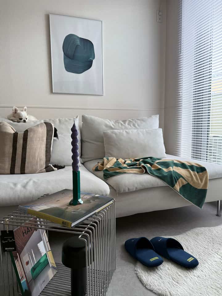 HAYのcandle holderに合わせて
キャンドルを手作りしました
#リビング　#リビングインテリア　#賃貸インテリア　#ソファ　#アートポスター　#キャンドル　#キャンドルホルダー　#candle  #韓国インテリア　#北欧インテリア