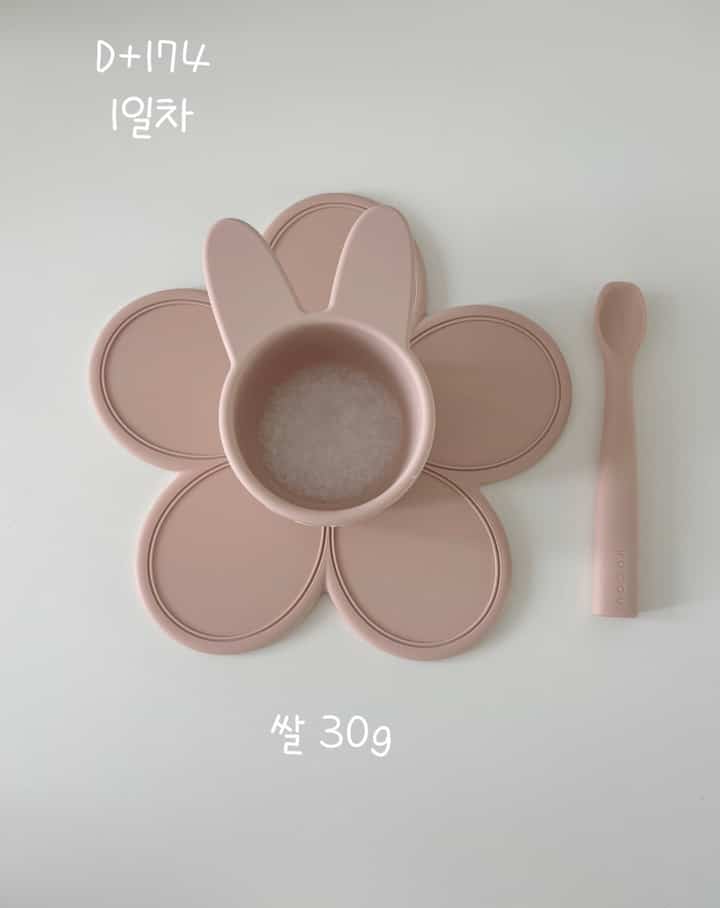 #육아일상 #콘수프기록 

子供に最初の離乳食を与えた日！
思ったよりも食べすぎてむしろ違うから
とても恥ずかしかった…ㅋㅋㅋㅋㅋㅋㅋㅋ

離乳食はきれいなことが多すぎます。
これからももっと購入しそうな感じ.. 🩷

 #예쁜템최고야 #이거살까요 #아기키우는집 #아기가사는집 #아가방 #맞팔 #육아는템빨 #맞팔환영 #초기이유식 #이유식} #이유식준비물 #이유식시작 #이유식기록 #육아일상 #육아맘 #5개월아기 #로코유 #이유식식기 #이유식식판 #이유식스푼 #도블레 {23 #掘り} #이유식큐브 #이유식용기 #이유식냄비 #육아소통 #육아스타그램 #baby