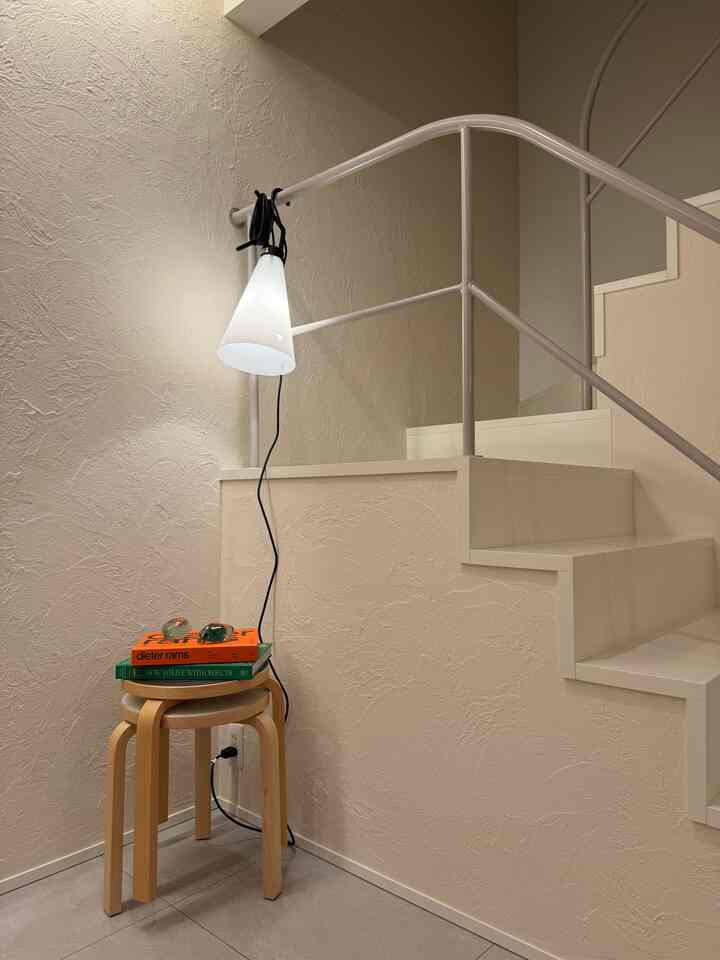 拘りの階段✌️

手摺の色どれだけ迷った事か😮‍💨

#artek #flos #mayday
#北欧インテリア #ミッドセンチュリー
#マイホーム #階段