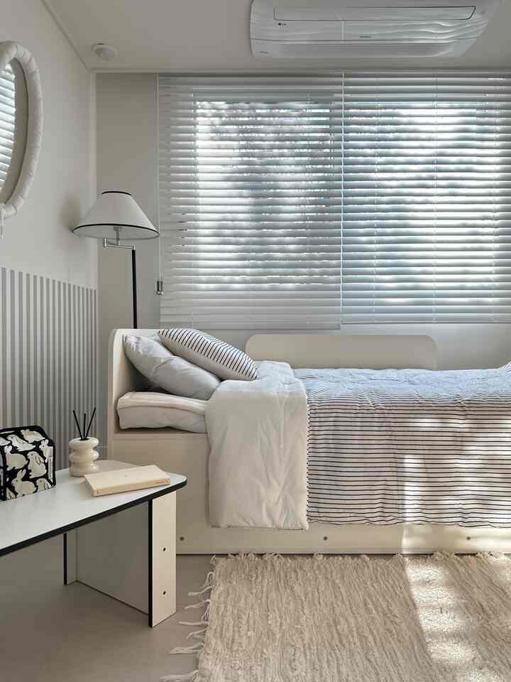 The striped pattern bedding with a sophisticated vintage mood breathed new life into our bedroom.

With its soft and cozy touch, it stays clean even after washing

without worrying about dust,

and its durability keeps it in its original shape without clumping up,
so you can feel comfortable for a long time.

A warm yet light blanket

isn't it the best choice for creating a comfortable sleeping environment? Its biggest advantage is that it wraps your body warmly and allows you to move freely

helping you sleep well.

How about adding something special to your bedroom with the Ordinary Sam Stripe Blanket,

which has both style and practicality☁️🩵

🛏️ Ordinary Sam Stripe Blanket

This is a review after receiving the product through the #Five-Sense Review program, using it, and styling it myself.

#Ordinant #Ordinant blanket #Children's blanket #Cozy blanket #Fall blanket #Winter blanket #Room interior #Narrow room interior #Bedroom interior #Newlyweds' interior #Kids' room decoration