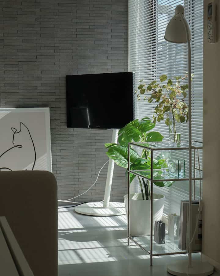 リビングが南向きなので朝から気持ちのいい光が入ってきます◎
#IKEA #KANADEMONO #art #観葉植物 #ホワイトインテリア #モノトーンインテリア #韓国インテリア #OENFurniture 