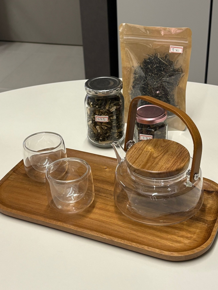 Durable Glass Teapot & Cup Set with Wooden Tray (4-Person Set) user photo