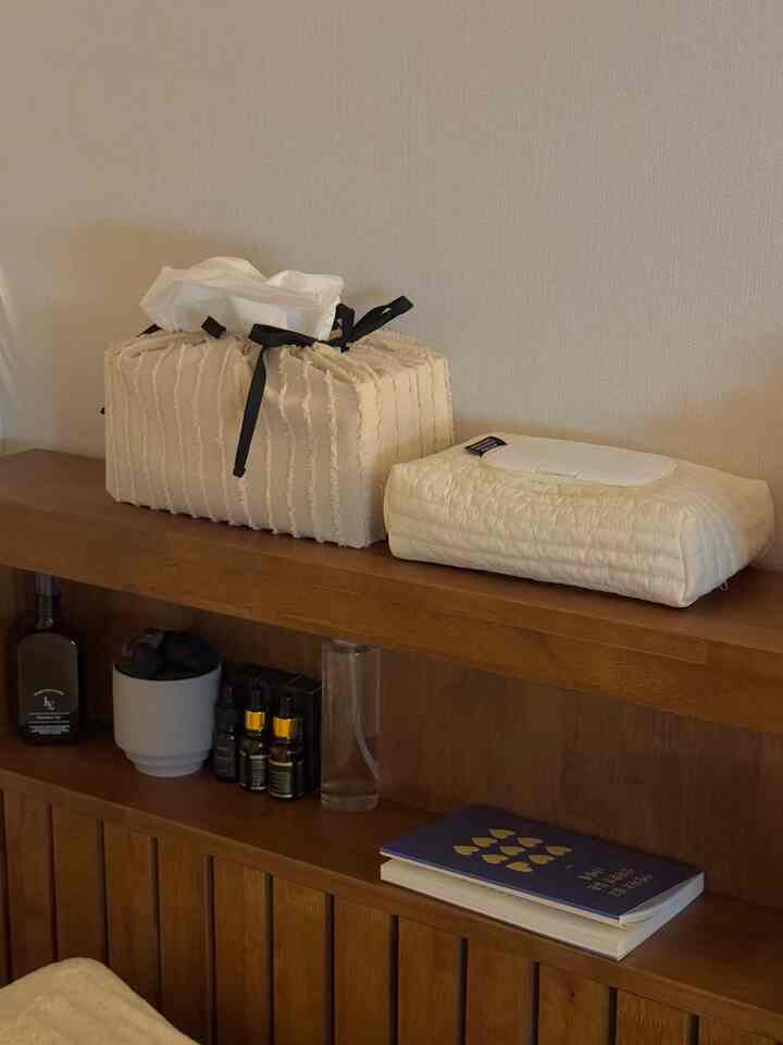 Tissue & wet tissue case that is perfect for a wooden bed

#tissue case #티슈커버 #물티슈커버 #물티슈케이스 #원룸인테리어 #26형
#lh happy house #lh아파트 #lh
