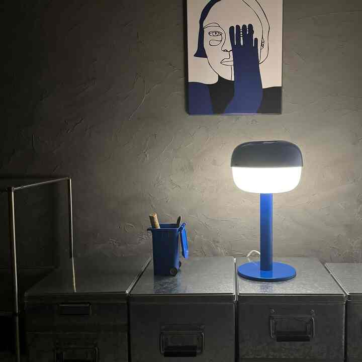 名古屋に遊びに行った時にIKEAで購入したブロースヴェルク。

好みの青、という点だけで衝動買いでしたが、
部屋に置くと最高の存在感…

シンプルな部屋へのアクセントにも、
カラフルな部屋のプラスワンにも使える万能薬。
興味のある方は是非！！

#IKEA
#無印良品 
#furnihunter
#dulton
#うま〜くヌレール
#ブルー
#キノコランプ