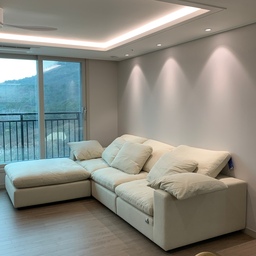 패브릭쇼파를 선호하는 이유는 따듯한색감과 질감에서 오는 분위기때문이예요, 신혼 첫 쇼파도 패브릭이였고 지금까지 눈에 들어오는 쇼파는 전부 패브릭제품이였기 때문에 실용성과 색감들을 따져 고른 까미나르쇼파🕯️
그리고 마음에 들지않던 벽지까지 칼크페인트로🎨
#콘수프기록 #잘산템 #까미나르
#거실인테리어 #패브릭소파 #셀프인테리어 
#칼크페인트 #드파랑