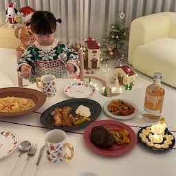 아이가 태어난 이후에 항상 크리스마스 홈파티를 해왔는데 올해는 어디를 가야하나, 여느때처럼 집에서 따숩게 보내야 하나 고민이 되네요🌲❄️
#아이와크리스마스준비 #만3세 #21년생 #오늘의육아 #크리스마스선물 #크리스마스장난감 #미니트리 #데코뷰트리 #홈스토랑 #오늘부터크리스마스 #홈파티 #폴라앳홈 #큐티폴고아 #크리스마스커트러리