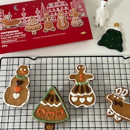 진저브레드 클스마쑤 쿠키🍪🎄
이케아에서 사 온 진저브레드 세트로
네 살 딸과 크리스마스 놀이했어요
로맨틱한 그림을 상상했는데..
현실은 치우느라 정신이 없었네요🤪
우당탕 어질러 놓은 식탁 정리는 엄마의 몫🫡
크리스마스가 정말 코앞으로 다가왔어요!
얼마 남지 않는 성탄절, 연말연시
모두들 건강 유의하세요❤
#나도있다크리스마스템 #이케아 #이케아추천 #이케아진저브레드 #이케아크리스마스 #크리스마스 #육아맘 #육아 #육아일상 #christmas #ikea 
