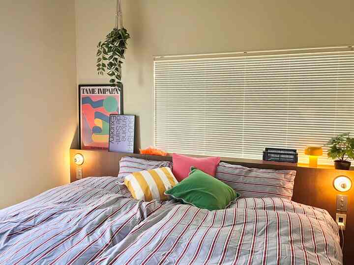 #ベッド #ベッドインテリア #ベッドルームスタイリング #寝室 #寝室スタイリング #ベッドカバー #ポスター #クッション #カラフル #カラフルなインテリア #カラフルインテリア #ミッドセンチュリー #colorful #IKEA