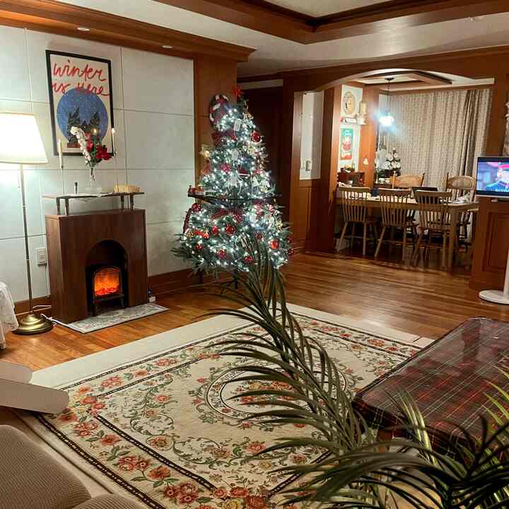 #나도있다크리스마스템 #christmasdecor #cozychristmas #cozyhome #myroom #christmashome #홈데코 #크리스마스데코 #크리스마스트리 #크리스마스무드 #집꾸미기 #거실꾸미기 #원목인테리어 #벽꾸미기 #크리스마스소품 #오늘의집 #조명 #아기가있는집 #homestyling #interiordesign {20 #cozyroom} #육아맘 #아기가있는집 #벽난로 #벽난로콘솔 #벽난로인테리어

不気味にしたい 壮大な暖炉 LED 冬の雰囲気いっぱい..♥️