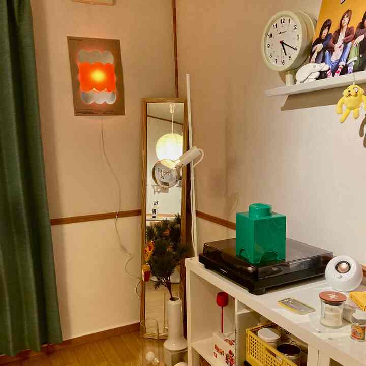 ポスターライトを最近購入しました💡
お手頃で設置も簡単で賃貸okでありがたい❣️
#ポスターライト　#インテリア家具 #インテリア