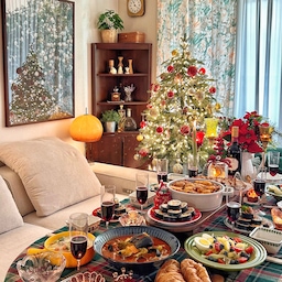 𝑝𝑜𝑡𝑙𝑢𝑐𝑘 ℎ𝑜𝑚𝑒𝑝𝑎𝑟𝑡𝑦🎄
#크리스마스트리 #크리스마스홈파티 #크리스마스인테리어 #인테리어소품 #홈파티음식 #크리스마스음식 #홈카페 #메리크리스마스 #MerryChristmas #크리스마스소품 #스테인드글라스 #캔들홀더 #빈티지소품 #신혼집 #오늘의집 #집꾸미기 #집스타그램 #하우스그램 #홈스타그램 #인테리어 #우드인테리어 #원목인테리어 #홈카페인테리어 #원목거실장 #빈티지 #빈티지인테리어 #먹스타그램 #homesweethome #interiordesign 