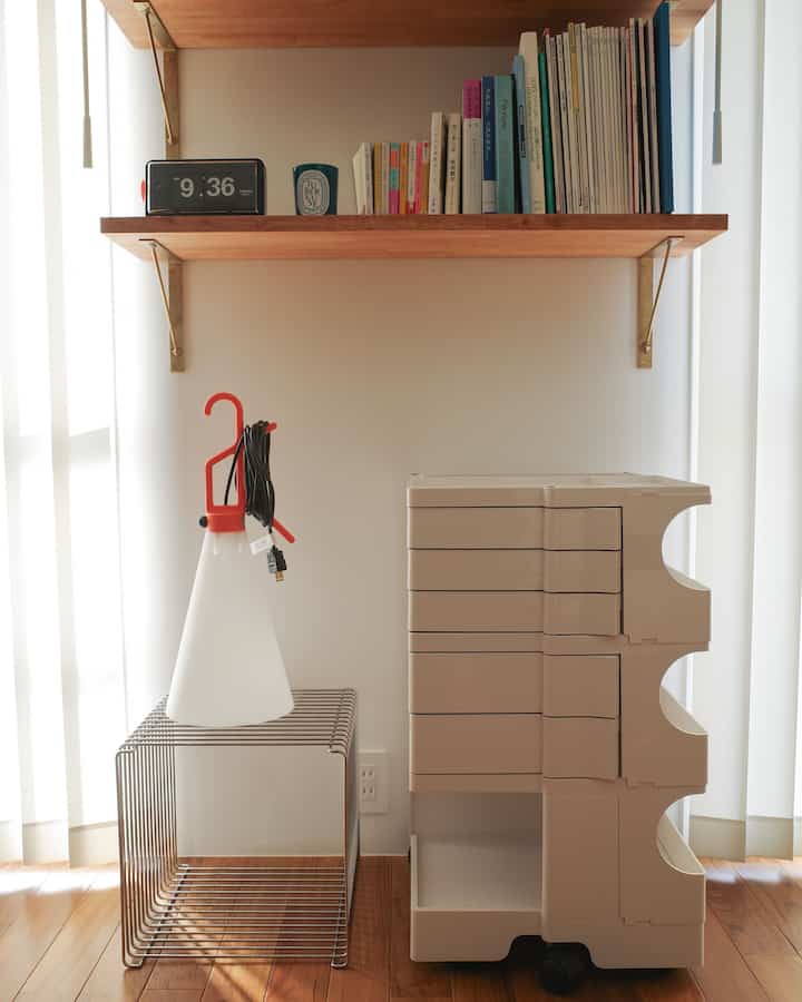 ボビーワゴン仲間入り🆕
ヤフオクでキレイやのに半額くらいで買えて満足😮‍💨
👶🏻産まれるまでに間に合ってよかった〜

#midcentury
#renovation
#vintageinterior
#ミッドセンチュリーモダン
#中古マンションリノベーション
#リノベーション
#ヴィンテージインテリア
#北欧家具
#北欧インテリア
#ボビーワゴン　
#flos #MAYDAY 
#montana #ワイヤーシェルフ
#twemco  #diptyque #キャンドル