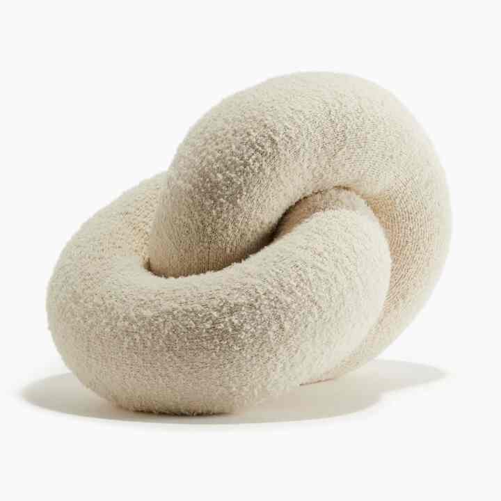 ブークレニットクッション