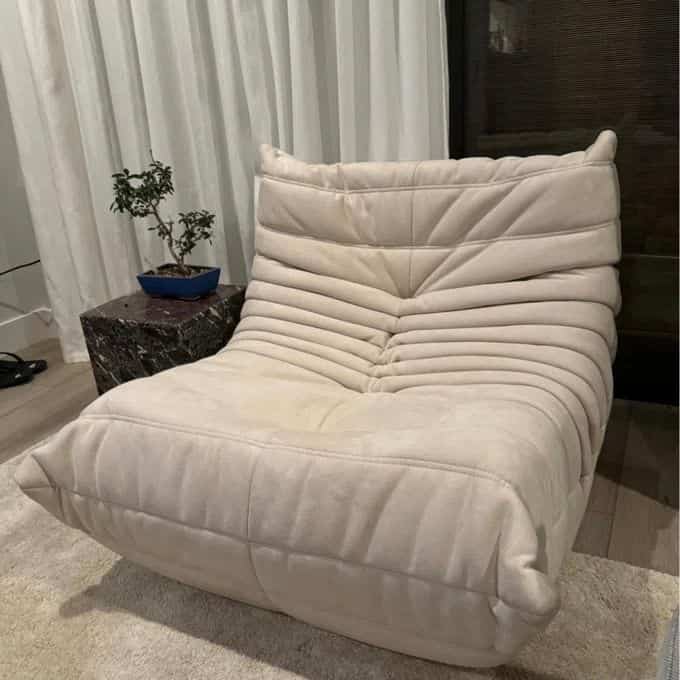 この完璧な場所で禅の境地に達しました！🌿✨#RelaxationStation #ChillVibes #SelfCare #LoungeChair #ModernInterior #ContemporaryDesign