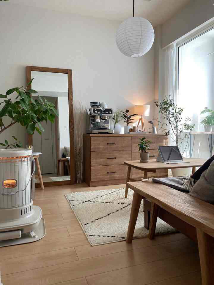 間接照明やストーブの火のオレンジ色って心が落ち着きますよね🕯
気温も下がってきて朝晩は特に冷え込み、心が荒みやすくなる季節。暖かいお部屋と安心する明かりで過ごす時間が心を落ち着かせてくれます。

#北欧インテリア #ナチュラルインテリア #ストーブ #間接照明 #間接照明インテリア 