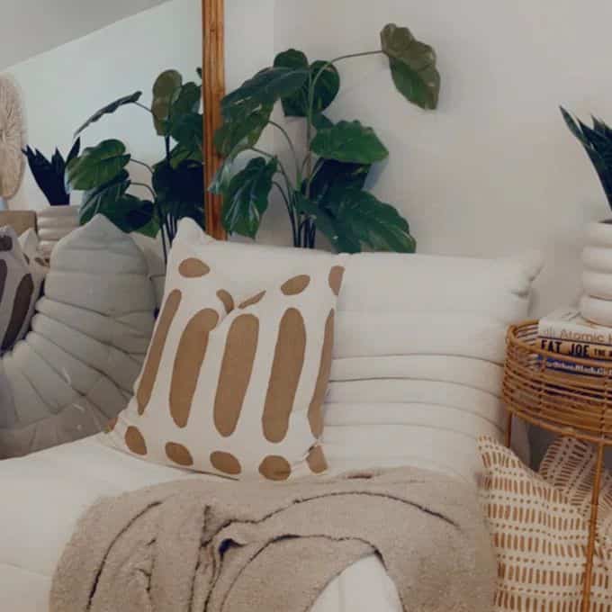 Surrounded by greenery and cozy vibes! 🌿🪑 This comfy chair is my favorite spot to unwind and connect with nature. #PlantLover #CozyCorner #HomeVibes #Togodupes #Togo #Togochair #LoungeChair #BohoDecor #CozyLiving