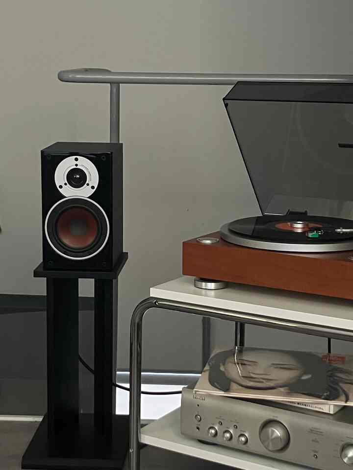 レコードプレーヤーの台としてikeaのローテーブルを使っています🎵

#ikea #レコード #denon