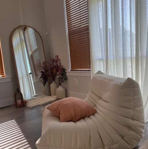 Excited to start this new chapter in our cozy new home! 🏡✨ Embracing all the warmth and good vibes. #NewBeginnings #HomeSweetHome #CozyVibes #LoungeChair #ModernDecor #MinimalistInterior