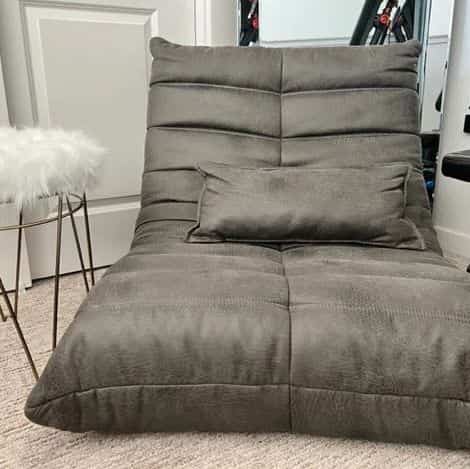 Stylishly modern and oh-so-comfortable! 🪑✨ Loving my grey lounge chair in this chic interior. It's the perfect blend of elegance and relaxation. #ModernDesign #InteriorGoals #LoungeLife #Togo #Togodupes #FloorChair #FauxFurStool #ModernInterior