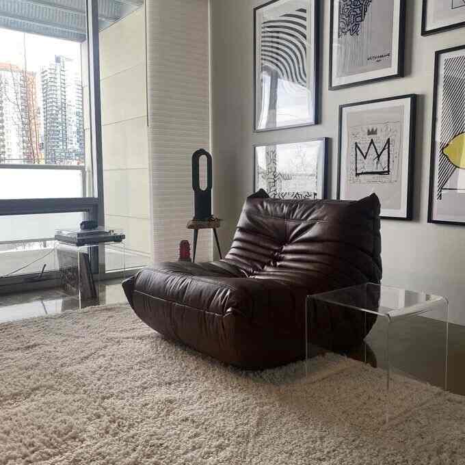 Transforming my space with a touch of modern art and this chic brown lounge chair! 🎨🛋️ Perfectly blending creativity with comfort. #ModernArt #InteriorDesign #ChicVibes #Togodupes #Togo #LeatherChair #ModernArt #ContemporaryDesign