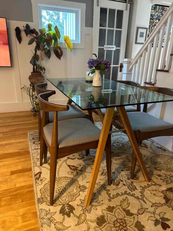 Creating happy memories in our dining space with family! ❤️🍽️ Every meal is a celebration filled with love and laughter. #FamilyTime #DiningMemories #HomeSweetHome #GlassTable #MidCenturyModern #DiningChairs #Hermanmillerdupes