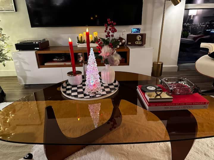 Counting down the days to Christmas! 🎄✨ Can't wait to fill the house with joy, warmth, and festive cheer! #ChristmasCountdown #HolidaySpirit #GlassCoffeeTable #MidCenturyModern #LivingRoomDecor #Hermanmillerdupes #Hermanmillertable