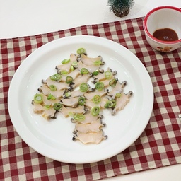 😋오독오독 맛있는 전복 트리🎄
전복은 몸보신용으로 자주 먹는 음식인데
트리 챌린지에 음식사진 많이 올라오길래
저도 보고 배웠어요🤭🤭
쪽파 송송 썰어둔걸로 트리장식 하고
초장 뿌릴때 어찌나 손떨리던지 ㅎㅎ 
전복회랑 전복솥밥 먹고 
든든한 저녁식사💕 
#아무트리챌린지 #전복트리 #전복 #전복솥밥 #전복회 #전복요리 #트리장식 #집밥 #몸보신 #보양식 #플레이팅 #플레이팅아이디어 #저녁메뉴 #든든한저녁 #오늘뭐먹지 