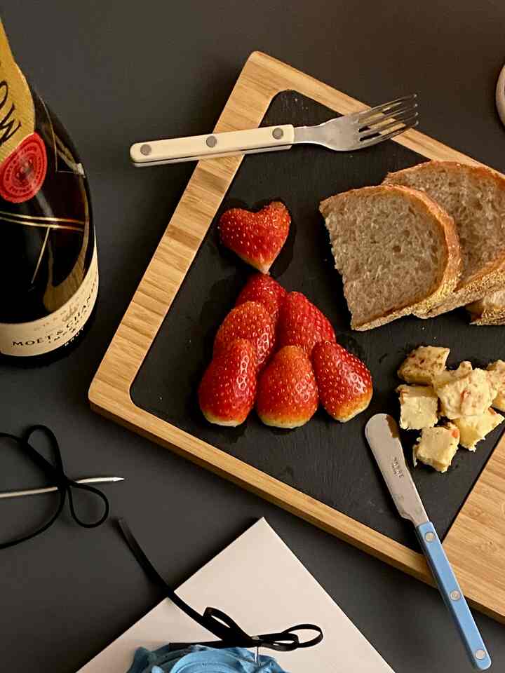  #사브르 #커트러리추천 #홈카페데코 #와인안주 #딸기트리 #크리스마스트리 #플레이팅 #그릇스타그램 #주방꾸미기 #홈카페인테리어 #온더테이블 #온마이테이블 #homecafe #homecafedecor #onthetable #onmytanle #dessert