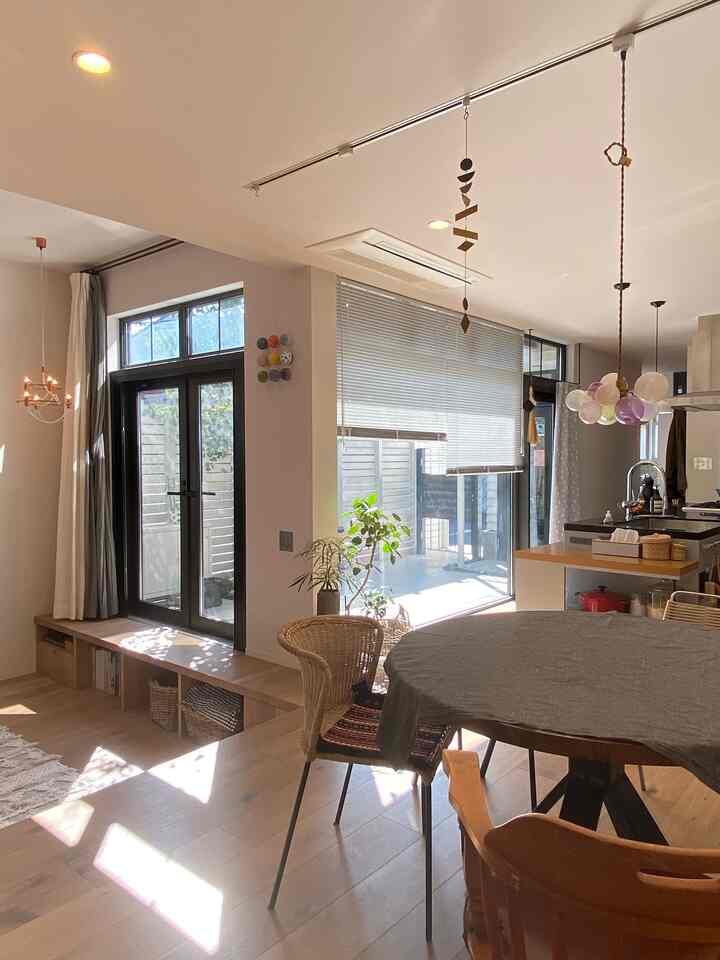 #キッチン #アイランドキッチン #シャンデリア #ペンダントライト #オカベマキコ #しゃぼんランプ 