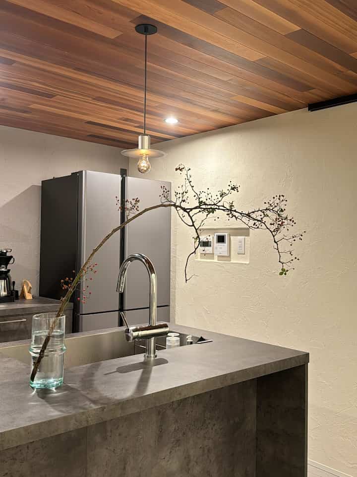 Sunday night🌝

寝る前のキッチンんパシャっと📸
.
.
#キッチン #グラフテクト
#照明 #ニューライトポテリー