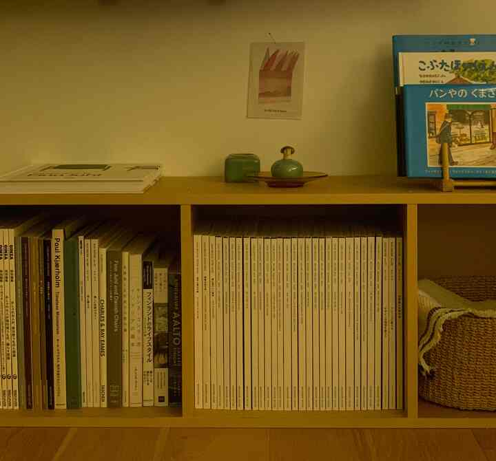 好きな雑貨、本を飾ってます🎄

#カーサブルータス　#無印良品 
#置物　#雑貨　#絵本　#本棚 #book
#リビング 