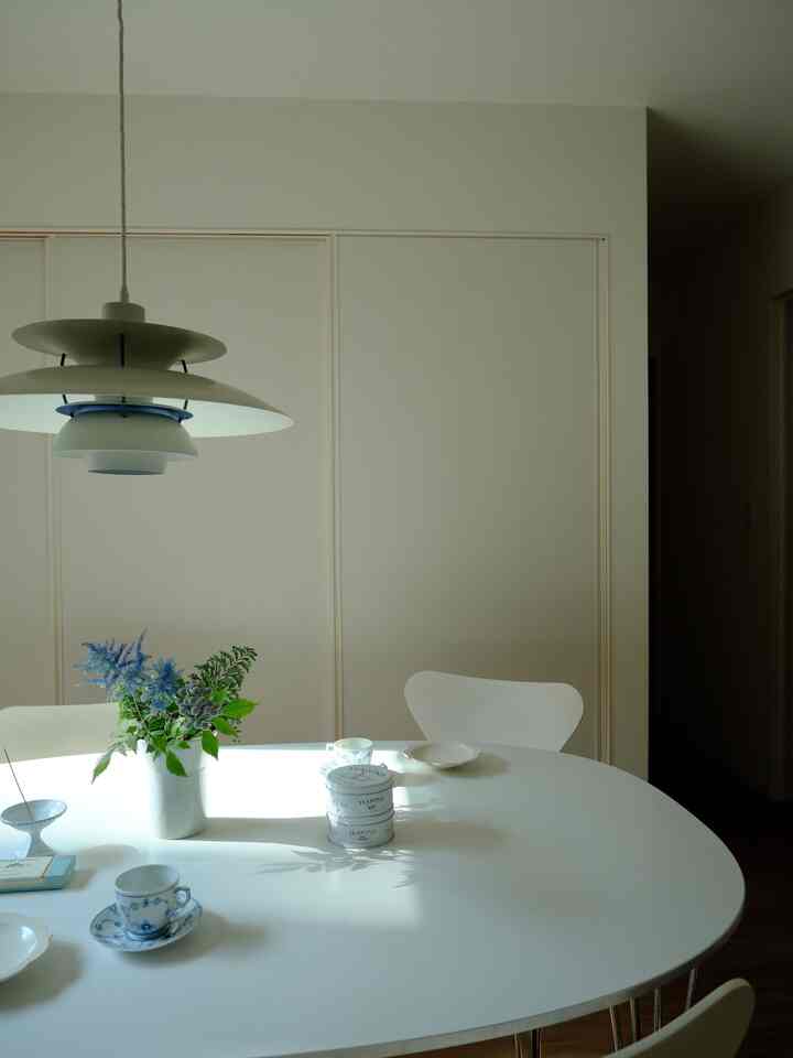 ブルーと白のダイニングルーム
#北欧インテリア #北欧モダン
#スーパー楕円テーブル #セブンチェア
#ph5 #アスティエインセンスホルダー
#interiordesign #interior #dinningroom