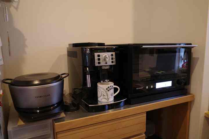 キッチンパントリー内におさめてるこちら。
どれもQOL爆上がりのおすすめアイテム
#家電製品 #パントリー #便利家電 #コーヒーマシン 