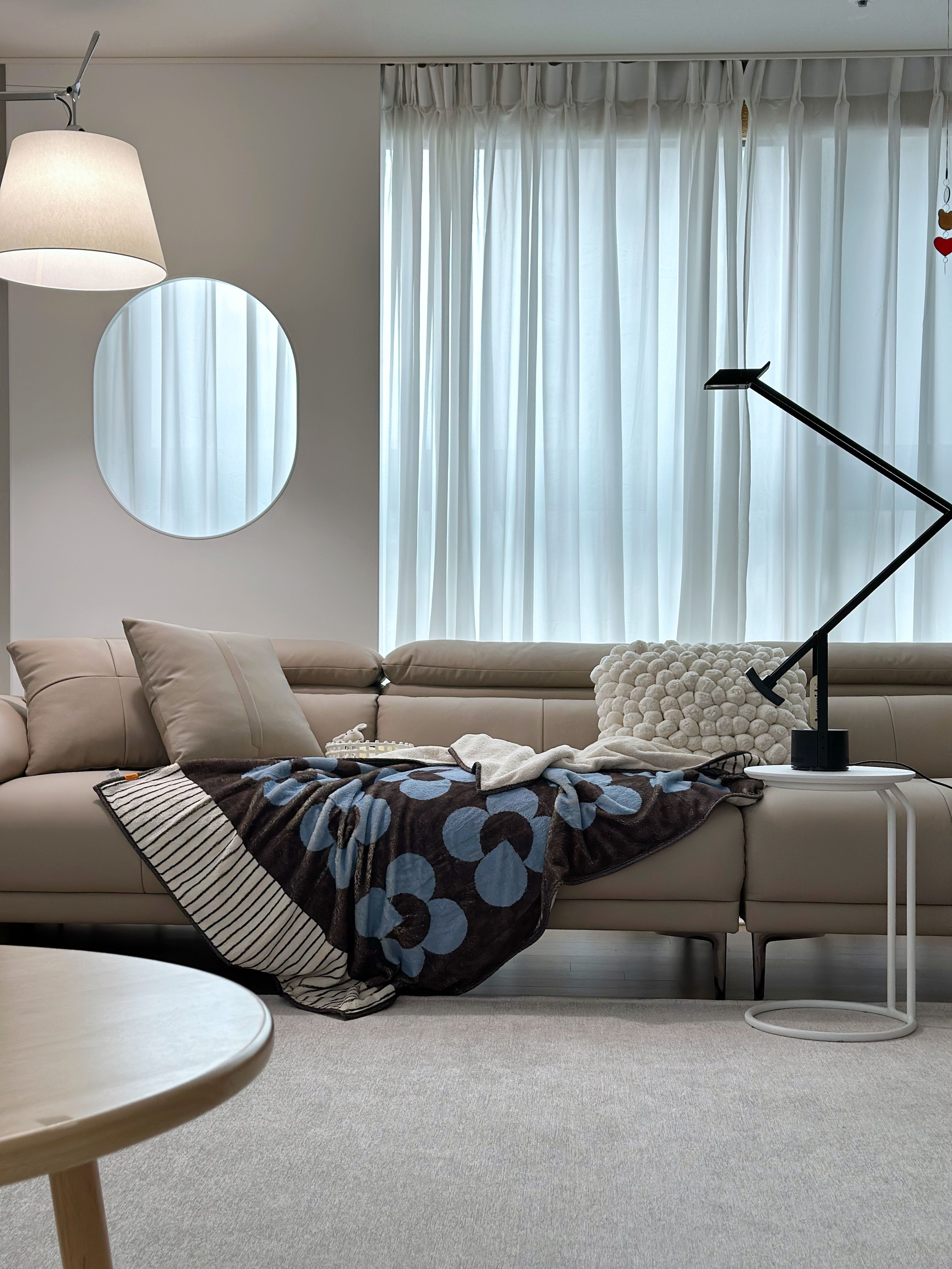 Slim C-Frame Sofa Side Table user photo