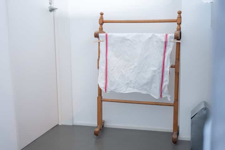 ズレ防止にクロスピンチで止めてる
#アンティーク #クロスハンガー