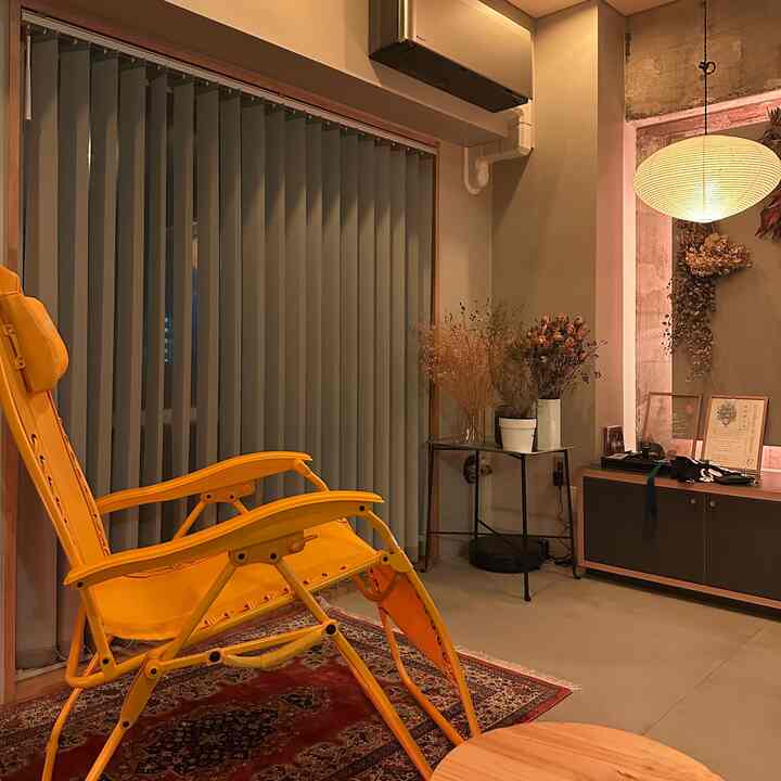 黄色が入るだけで空間がしまるのやっぱりいい
部屋の配色はグレーと白木で纏めてるけど
インテリアの色で遊べるくらいが好き

#インフィニティチェア
#イサムノグチ
#renovation